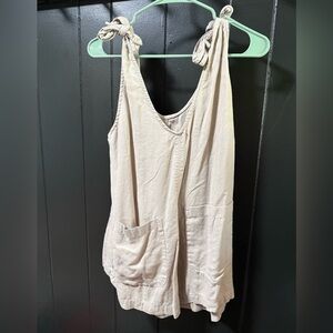 Beige romper with Pockets